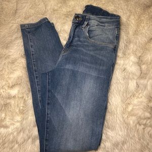 GOOD AMERICAN: SZ 6/28 Good Legs light wash skinny jeans!